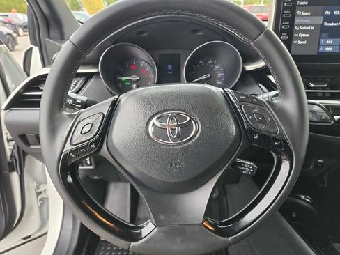 Used 2019 Toyota C-HR XLE FWD image 23