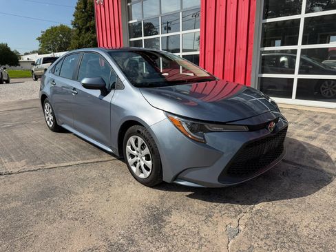 Used 2022 Toyota Corolla LE FWD image 2