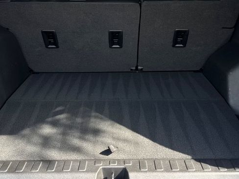 Used 2020 Chevrolet Equinox LT w/ Sport Edition image 17