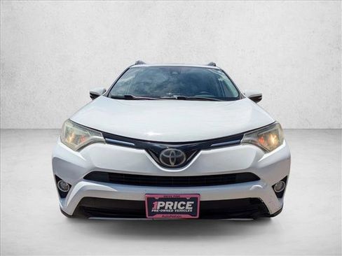 Used 2018 Toyota RAV4 XLE AWD/4WD image 2