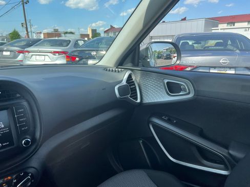 Used 2025 Kia Soul LX w/ LX Technology Package image 33