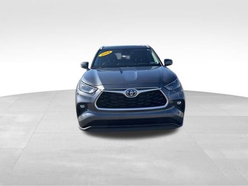 Certified 2024 Toyota Highlander XLE image 8