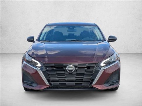 Used 2024 Nissan Altima 2.5 SV FWD image 2