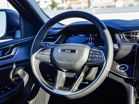 New 2025 Jeep Grand Cherokee Laredo X w/ Luxury Tech Group I image 16