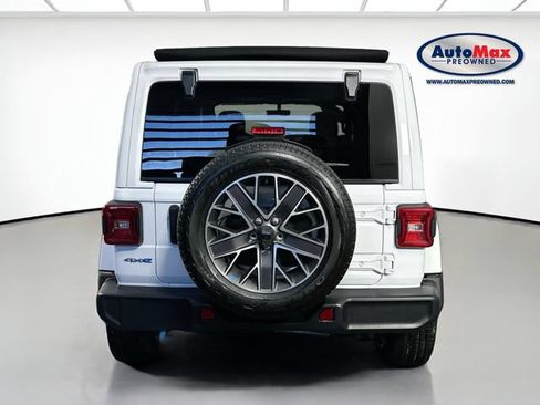 Used 2023 Jeep Wrangler Unlimited Sahara w/ Cold Weather Group AWD/4WD image 8