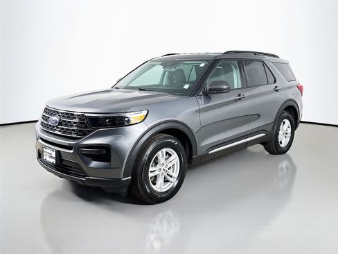 Used 2022 Ford Explorer XLT w/ Class IV Trailer Tow Package image 4