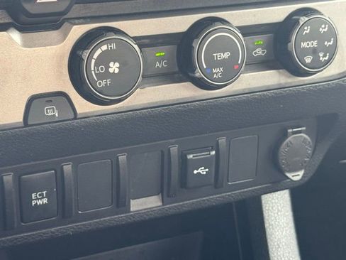 Used 2022 Toyota Tacoma SR image 37