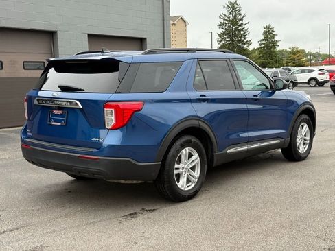 Used 2022 Ford Explorer XLT AWD/4WD image 3