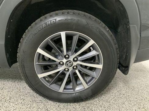 Used 2017 Toyota Highlander XLE image 13