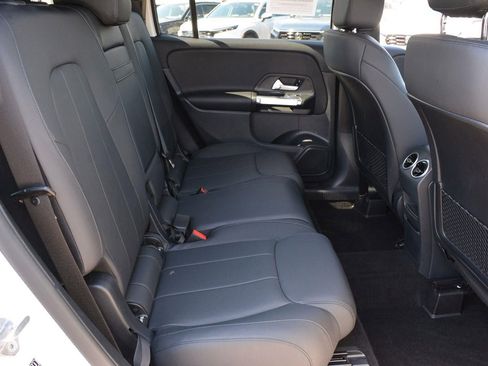 Used 2022 Mercedes-Benz GLB 250 4MATIC image 16