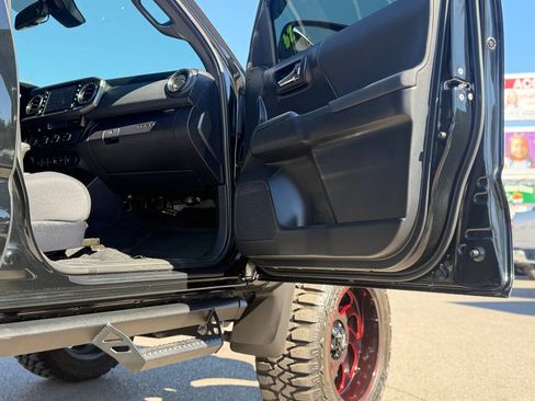 Used 2021 Toyota Tacoma TRD Sport w/ Technology Package AWD/4WD image 60