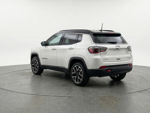 Used 2025 Jeep Compass Trailhawk w/ Trailer Tow Group AWD/4WD image 6