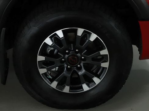 Used 2023 Nissan Titan PRO-4X w/ Pro-4x Convenience Package AWD/4WD image 10