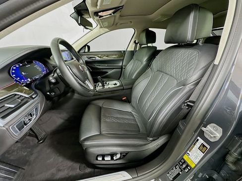 Used 2021 BMW ALPINA B7 xDrive AWD/4WD image 21