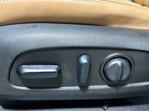 Used 2019 Buick Enclave Essence image 17