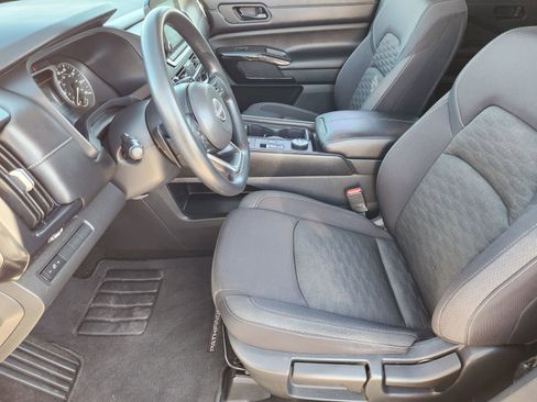 Used 2023 Nissan Pathfinder S image 16