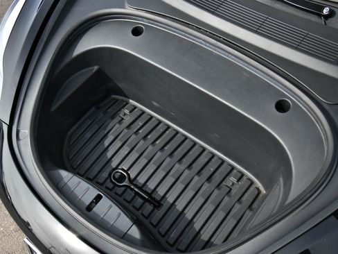 Used 2023 Tesla Model 3 Standard Range image 44