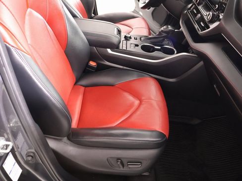 Used 2021 Toyota Highlander XSE image 14