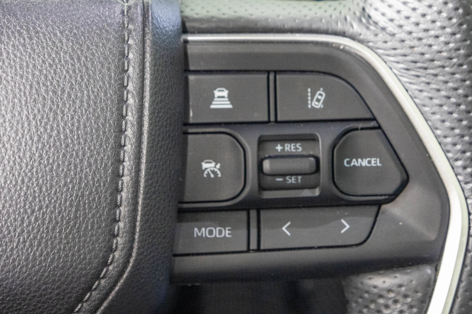 Used 2025 Toyota Tundra Platinum w/ TRD Off-Road Package AWD/4WD image 31