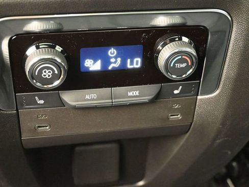 New 2025 Chevrolet Suburban Premier w/ Sun And Tow Package image 27