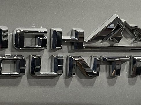 Used 2021 Chevrolet Silverado 2500 High Country w/ Z71 Off-Road Package image 9