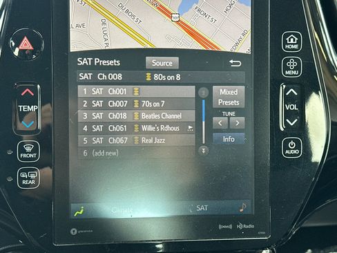 Used 2017 Toyota Prius Prime Premium image 22