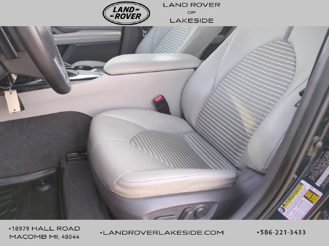 Used 2019 Toyota Camry SE FWD image 12