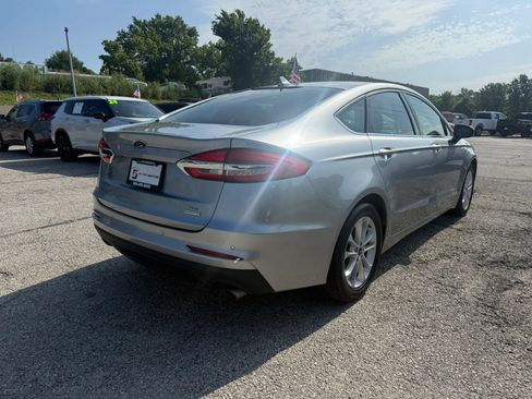 Used 2020 Ford Fusion SE FWD image 3