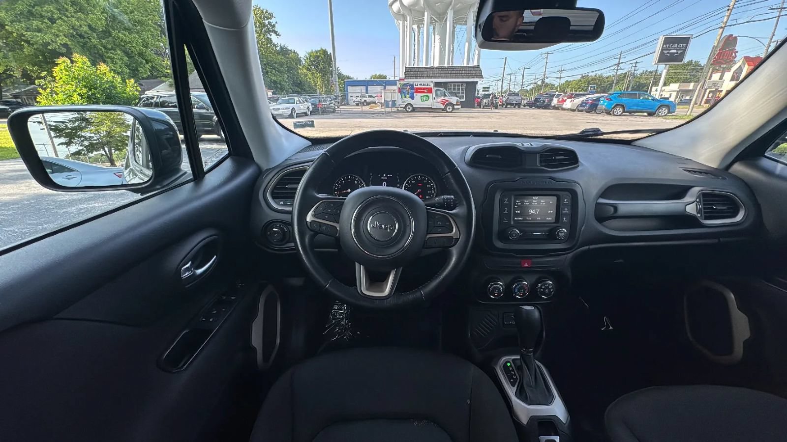 Used 2017 Jeep Renegade Latitude FWD image 12