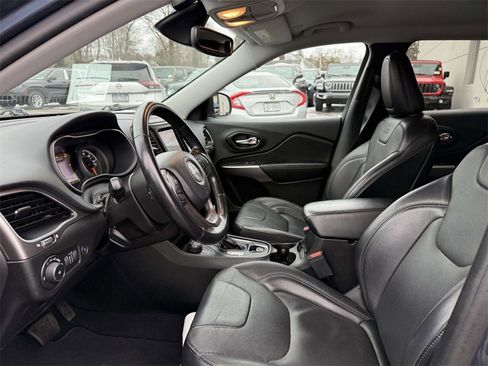 Used 2021 Jeep Cherokee Latitude Lux w/ Comfort/Convenience Group image 13