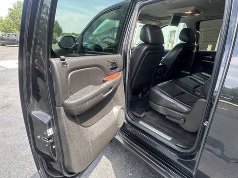 Used 2013 Chevrolet Suburban LTZ AWD/4WD image 23