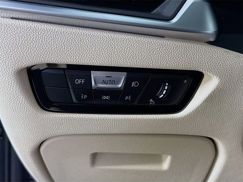 Used 2021 BMW 330i Sedan w/ Premium Package image 10