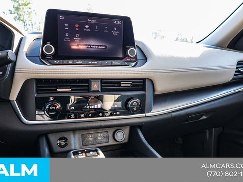 Used 2025 Nissan Rogue SV image 32