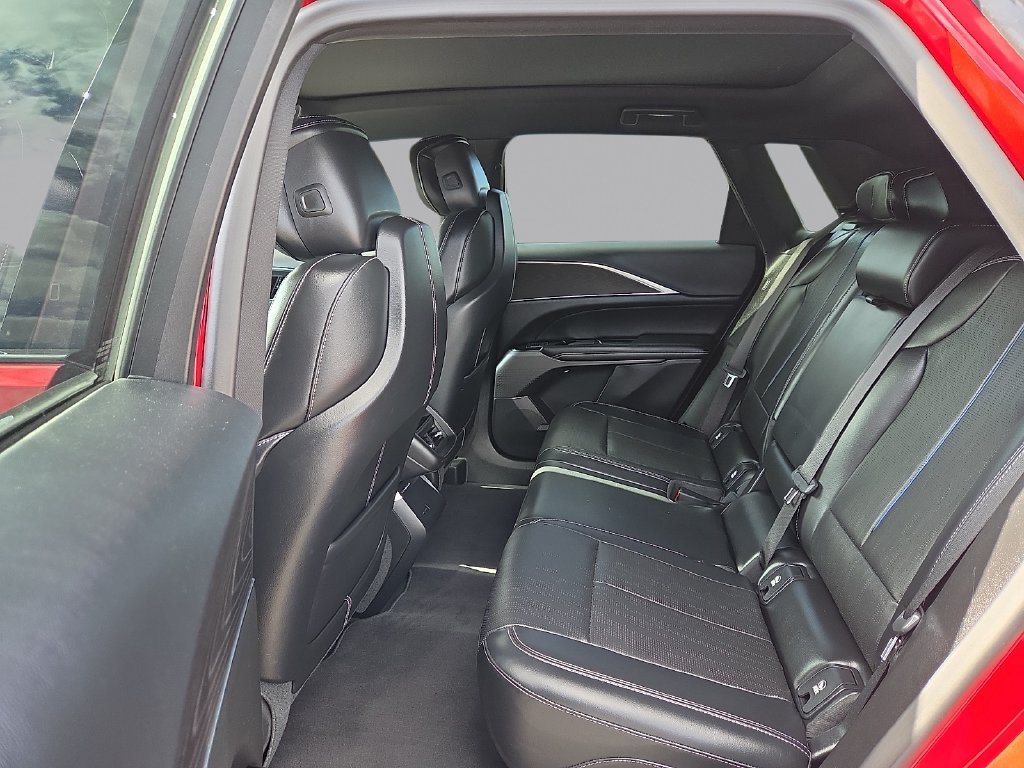 Used 2024 Cadillac Lyriq Sport RWD image 11