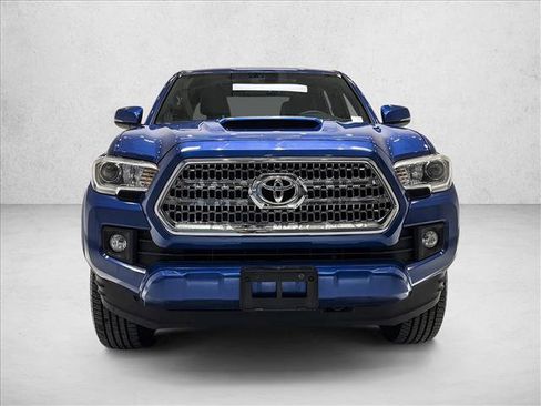 Used 2017 Toyota Tacoma TRD Sport image 2