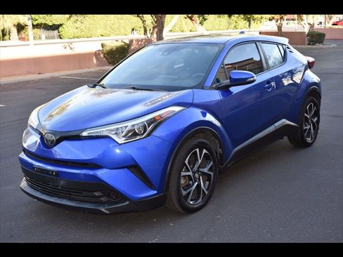 Used 2018 Toyota C-HR XLE image 3
