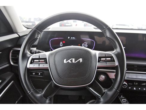Used 2025 Kia Telluride S image 17