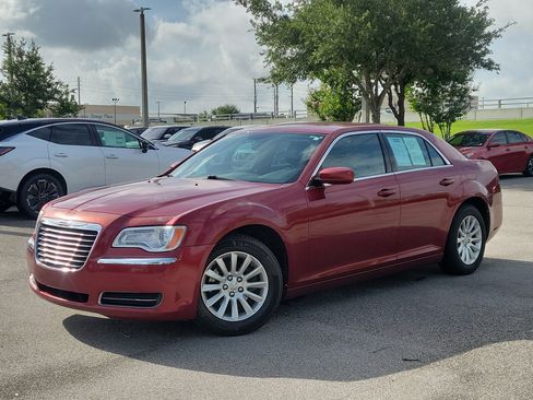Used 2014 Chrysler 300 RWD image 33