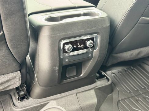 Used 2026 GMC Yukon Denali AWD/4WD image 25