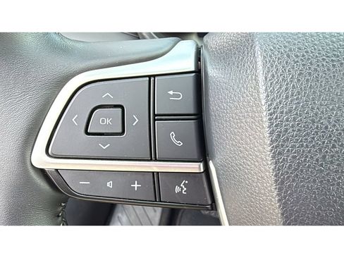 Certified 2024 Toyota Highlander Limited AWD/4WD image 31