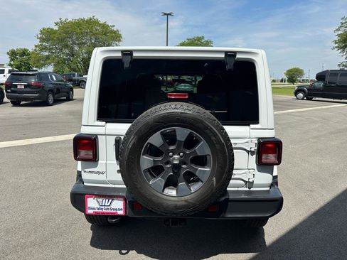 Used 2018 Jeep Wrangler Unlimited Sahara AWD/4WD image 6