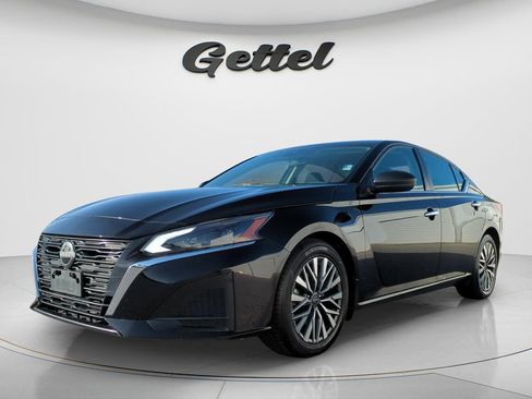 Certified 2024 Nissan Altima 2.5 SV FWD image 1
