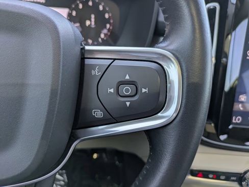 Used 2019 Volvo XC40 T5 Momentum image 29