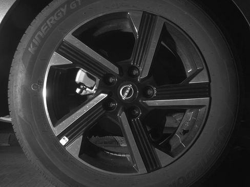 Used 2025 Nissan Sentra SV image 15