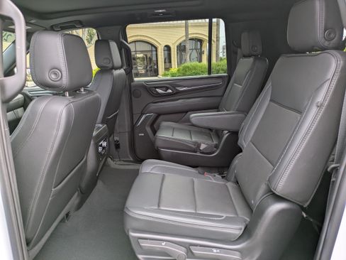 Used 2024 GMC Yukon XL Denali AWD/4WD image 14