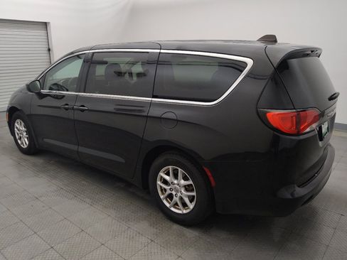 Used 2023 Chrysler Voyager LX FWD image 3