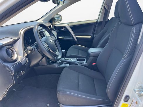 Used 2018 Toyota RAV4 XLE FWD image 11