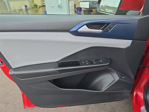 Used 2022 Volkswagen Taos SE image 11