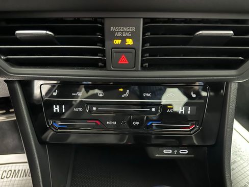 Used 2025 Volkswagen Jetta Sport image 25