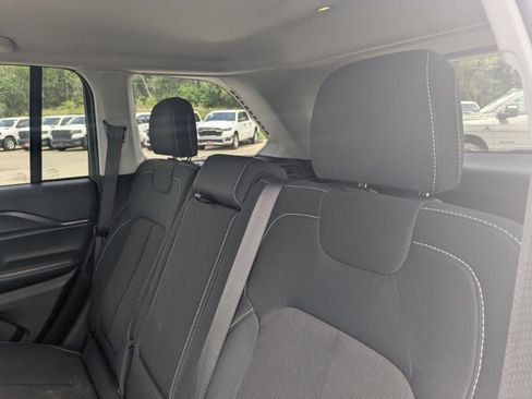 Used 2024 Jeep Grand Cherokee Laredo RWD image 15